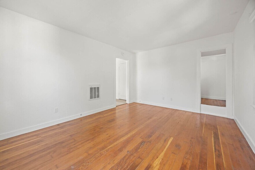 Building Photo - 1816 Carleton St