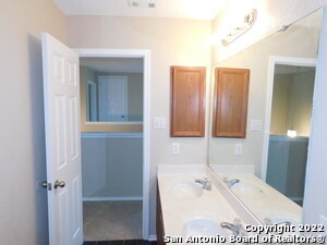 Building Photo - 10386 Oakwood Crest