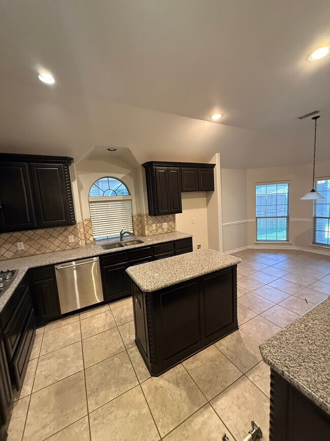 Building Photo - $1000.00 off 1st month Rent!! Spectacular ...