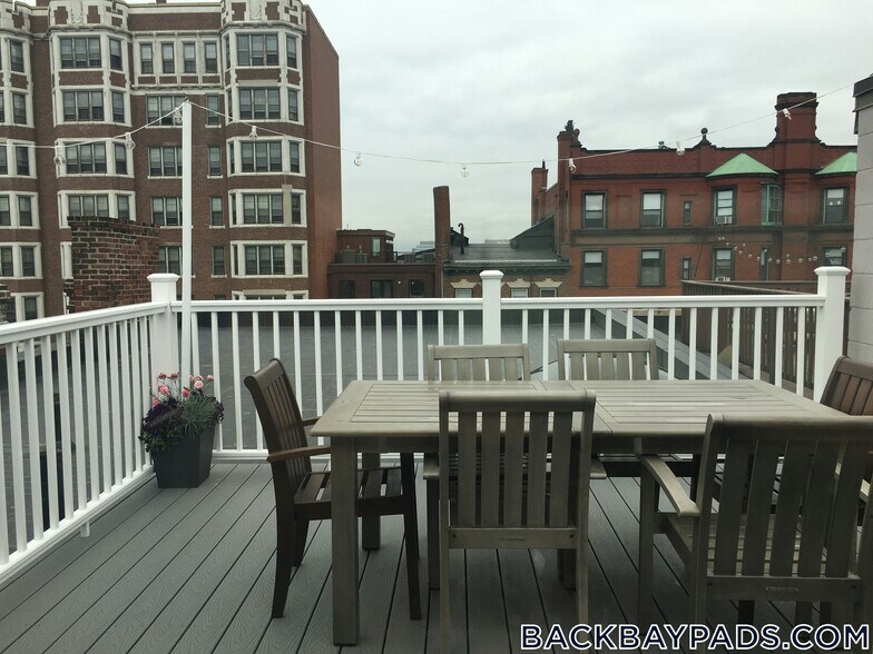 Building Photo - 499 Beacon St