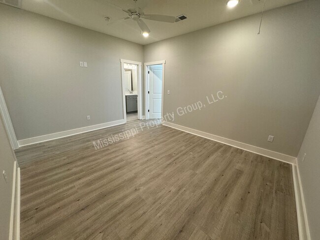 Building Photo - 3BD/3.5BA - UNIT @ THE RESERVE