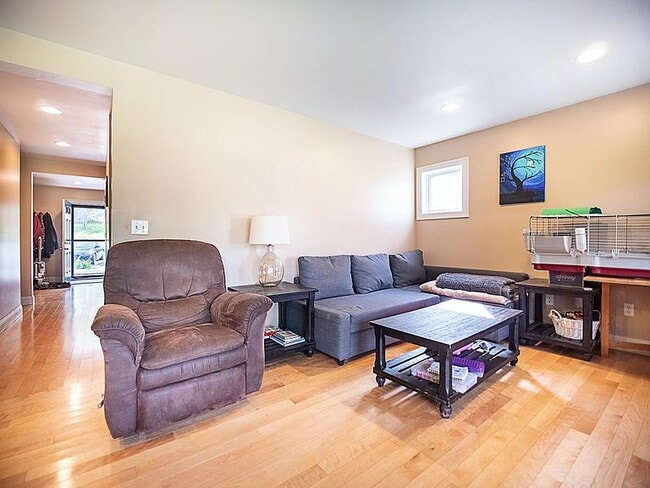 Building Photo - "Spacious 3-Bedroom Haven with 3 Full Baths in Charming Hinesburg!"