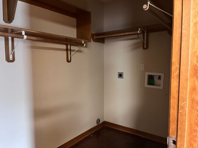 Building Photo - Brown St Units