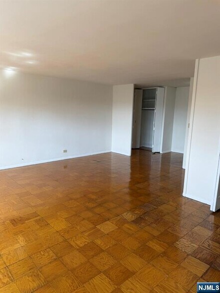 Building Photo - 39 E 39th St