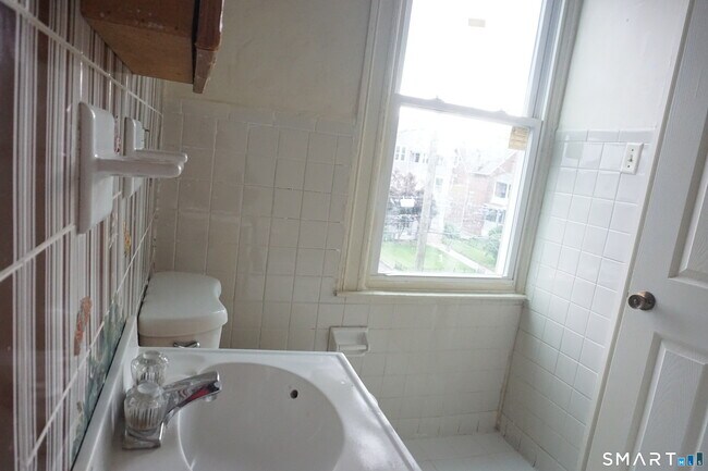 Building Photo - 472 Prospect Ave