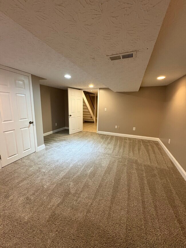 Building Photo - 331 St Andrews Dr