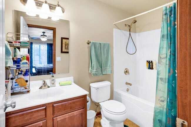 Building Photo - Luxury Iowa City townhouse close to UIHC and Kinnick