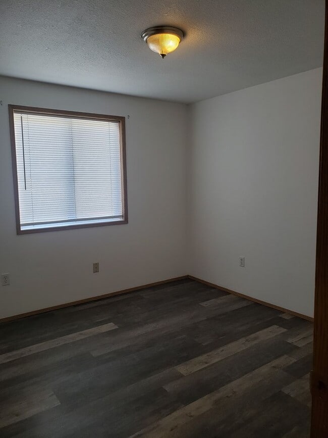 Building Photo - Charming Ranch-Style Home – 3 Bedroom, 2 Bath