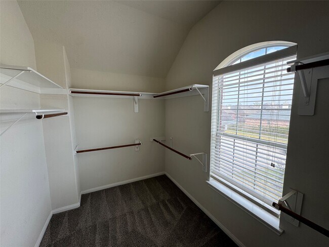 Building Photo - 17703 Towne Bridge Dr