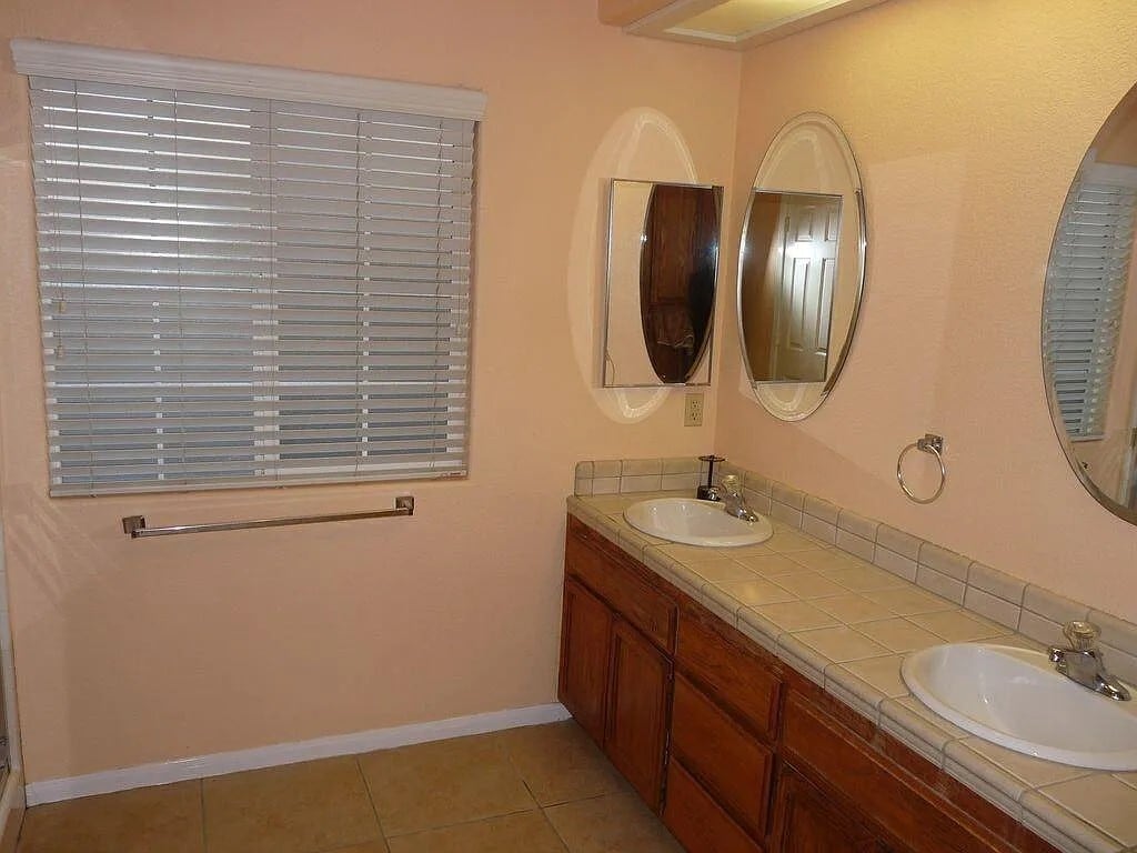 Building Photo - 16420 Los Cedros Rd