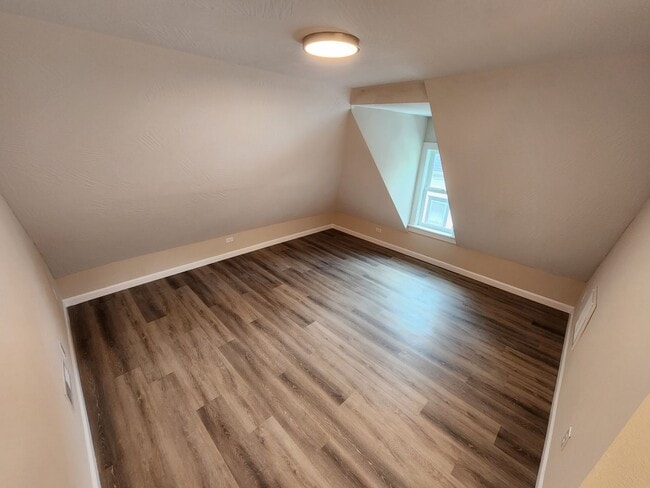 Building Photo - Spacious 3-Bedroom, 1-Bathroom Home AVAILABLE NOW!!