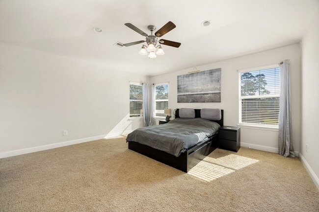 Building Photo - 16030 Summerville Lake Dr