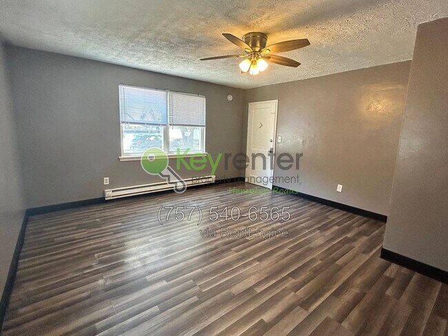 Building Photo - 925 Little Bay Ave