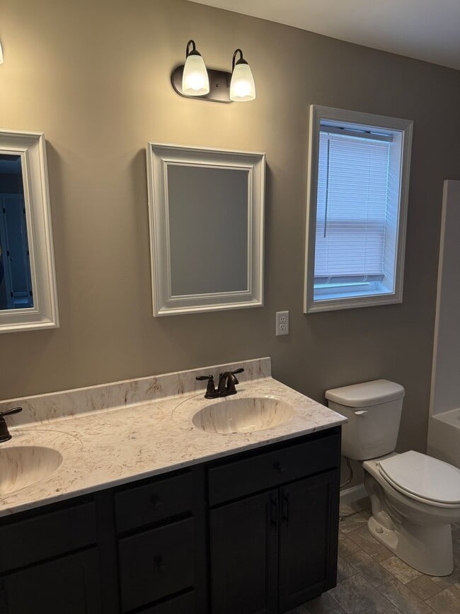 Building Photo - 243 Woodridge Dr