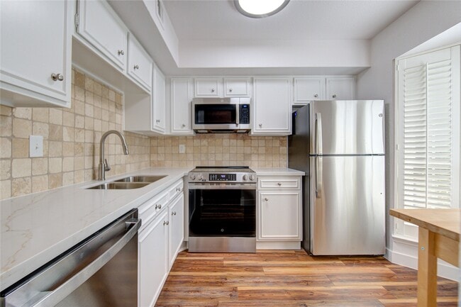 Building Photo - 2002 Gentryside Dr