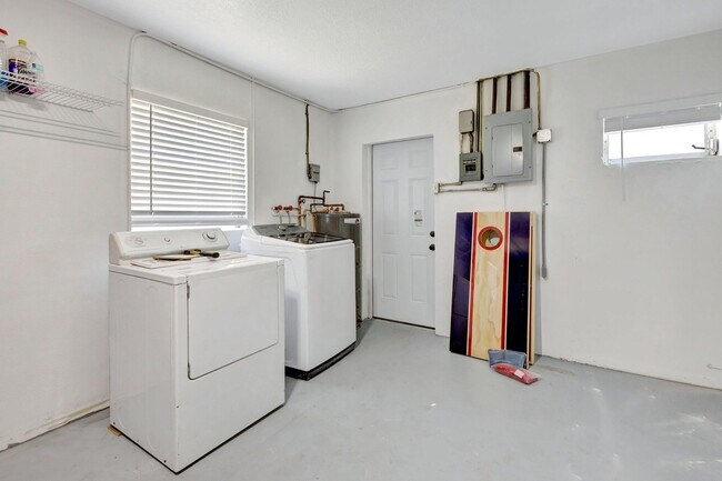 Building Photo - 3837 NE Melba Dr