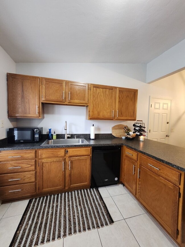 Building Photo - Fully Furnished in Mill Pond!