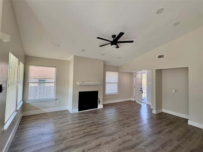 Building Photo - 1103 Stratford Cove