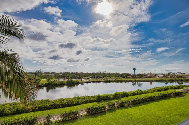 Building Photo - Annual Unfurnished 2 Bedroom 2 Bathroom with a Flex Room in The Waterfront on Venice Island!