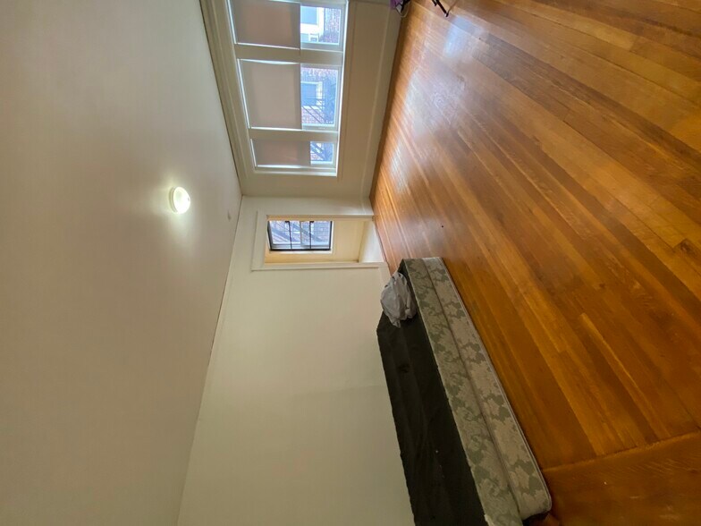 Building Photo - 88 Washington St