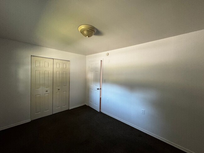 Building Photo - 2438 Mifflin St