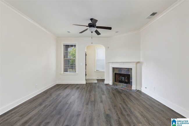 Building Photo - 608 Flag Cir