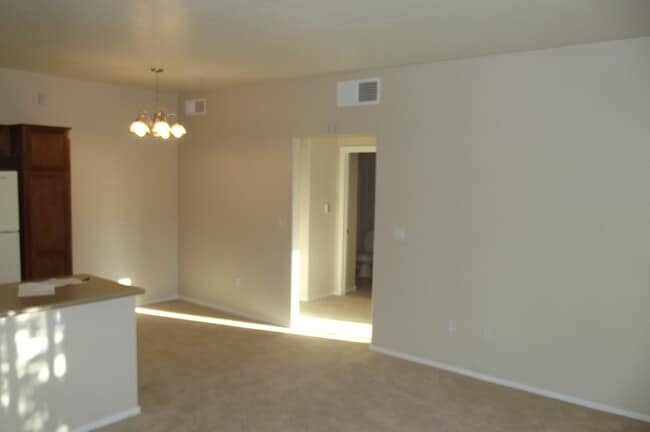 Building Photo - Henderson - 2 bedroom condo