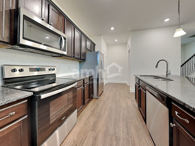 Building Photo - 194 Pullen Dr