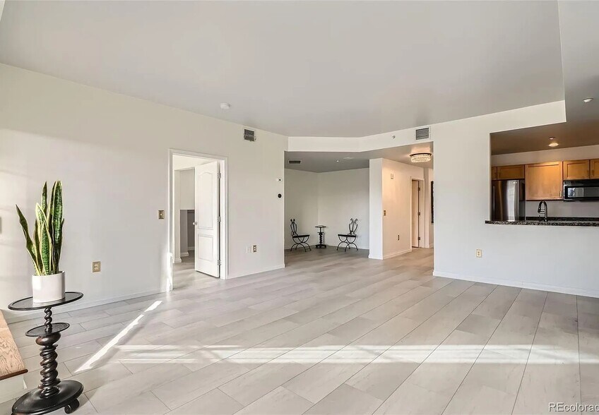 living area - 300 W 11th Ave