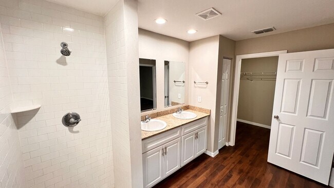 Building Photo - Charming 3 Bedroom, 2 Bathroom Home in the Lovely Marion Oaks of Ocala!