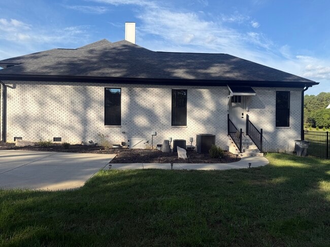 Building Photo - 4423 Weddington Matthews Rd