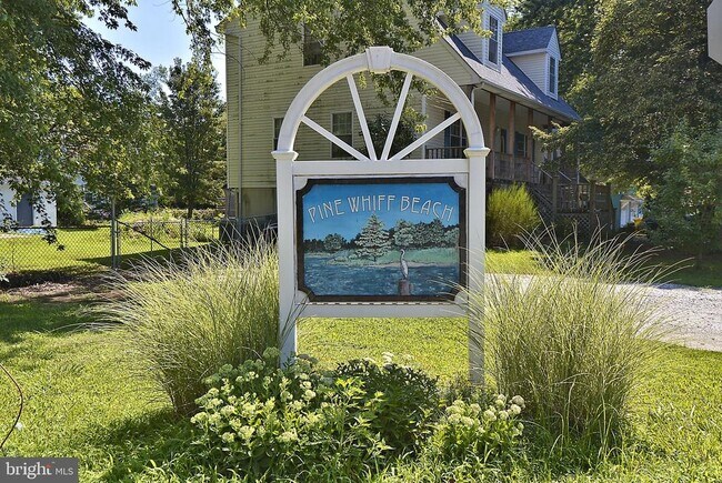 Building Photo - 404 Fairlea Dr