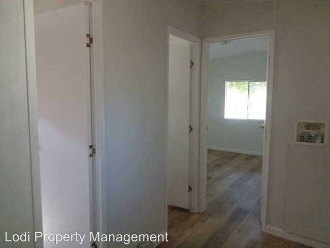 Building Photo - 2 br, 1 bath House - 8441 W Stockton St