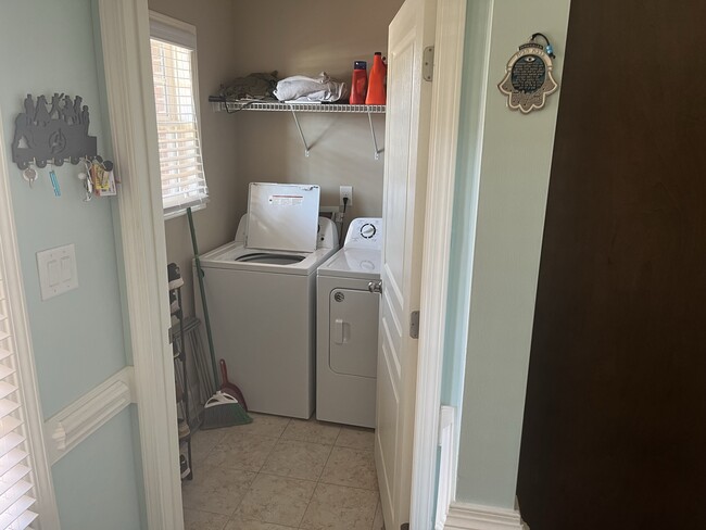 Building Photo - 1133 Braybrooke Pl