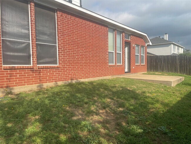 Building Photo - 1825 Kingsbrook Trail