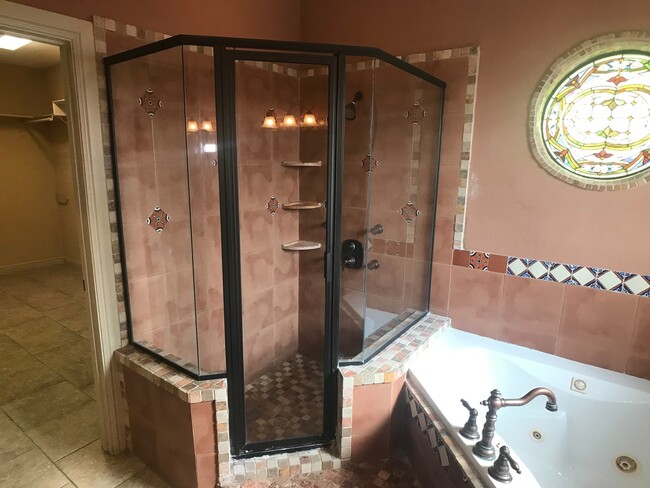 Building Photo - 4Bed/3.5Bath WITH A POOL Now available in Mcallen TX (Taylor and 495)