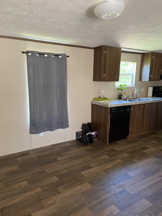 Building Photo - 226 Stinson Dr