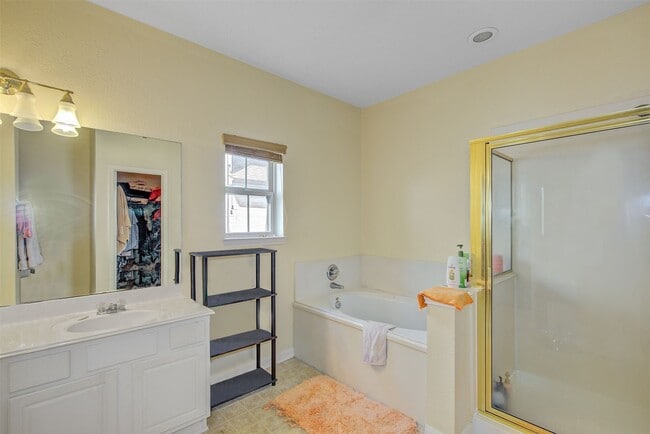 Building Photo - 29642 Legends Green Dr