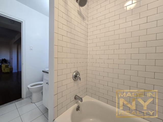 Building Photo - 1 bedroom in SUNNYSIDE NY 11104