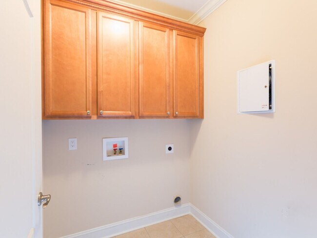 Building Photo - Beautiful 3 Bed 2 Bath Condo with Communit...
