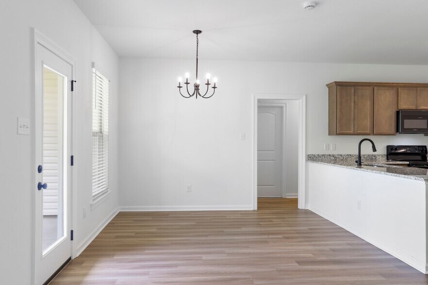 Building Photo - 13615 Ball Park Rd