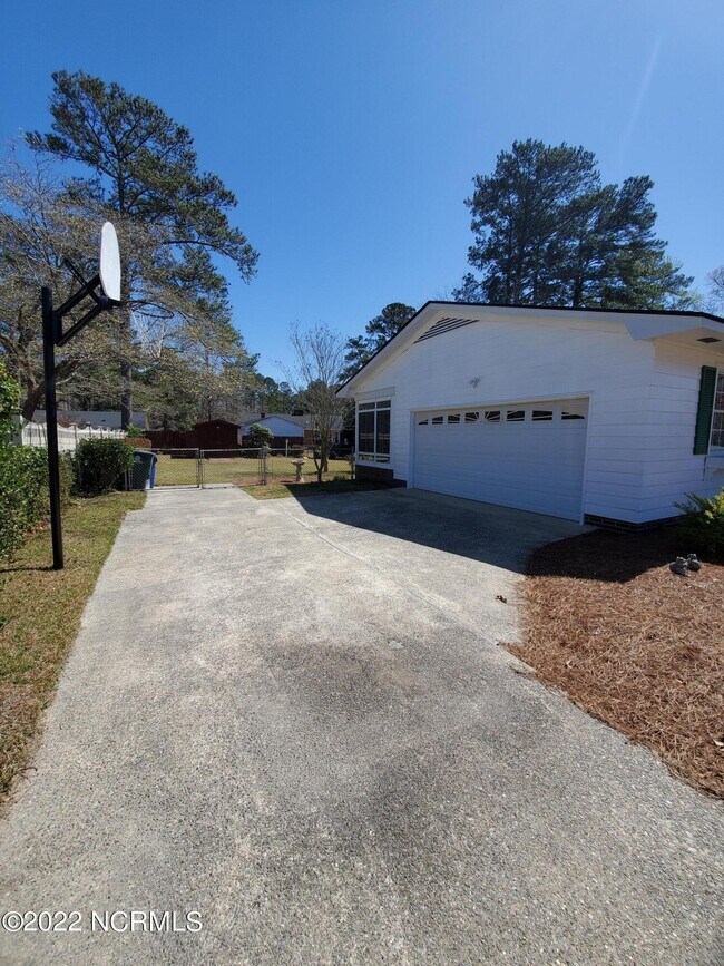 Building Photo - 6325 Niblick Rd