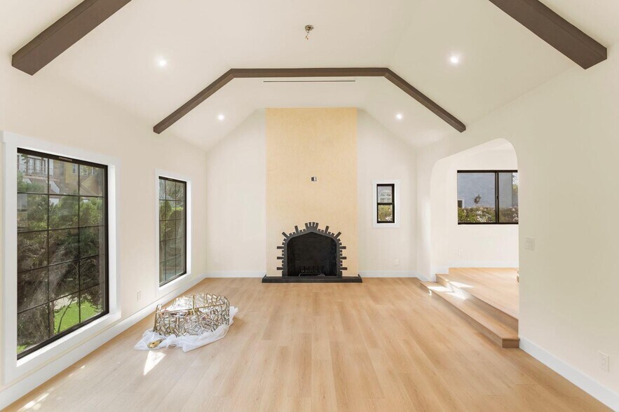 Building Photo - 1605 S Curson Ave