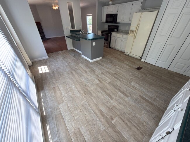 Building Photo - Christiansburg, 3 BR / 2 BA Available