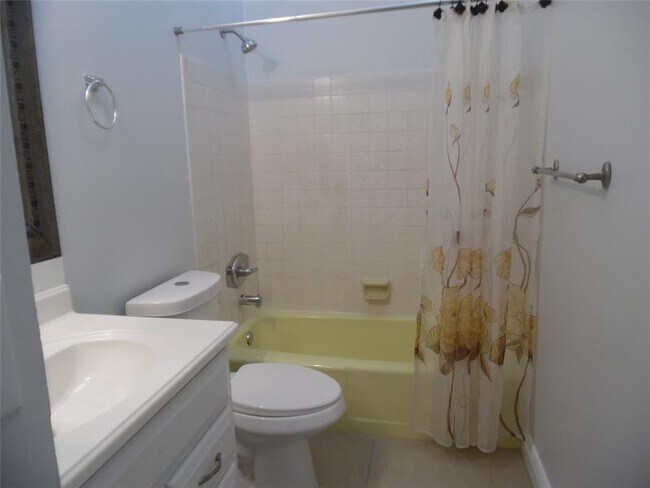 Building Photo - 4013 SW 68th Ln