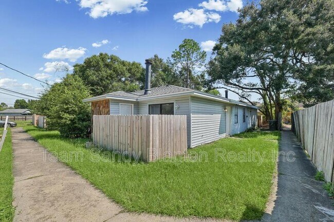 Building Photo - 455 Stara Cir