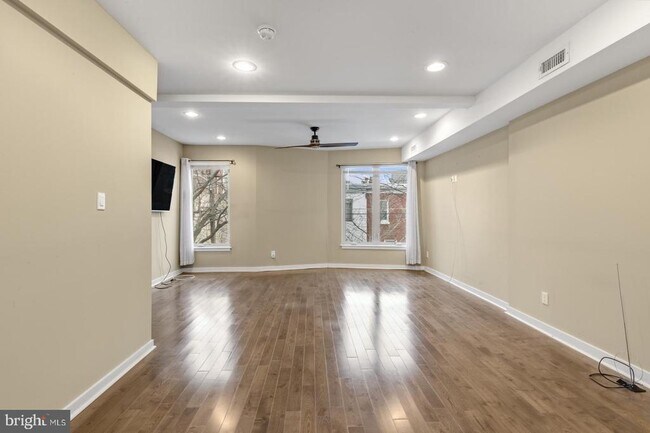 Building Photo - 2030 Sepviva St
