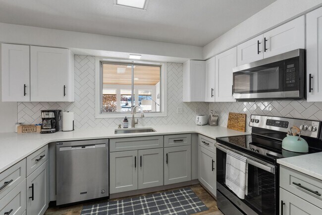 Building Photo - 4 Bedroom Home in SW Loveland