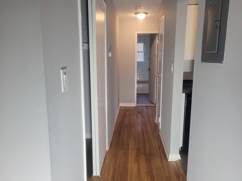 Building Photo - 56 Manchester Ct