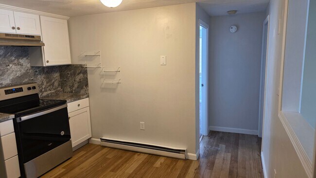 Building Photo - Bright & Sunny 2 Ba / 1 Ba Condominium